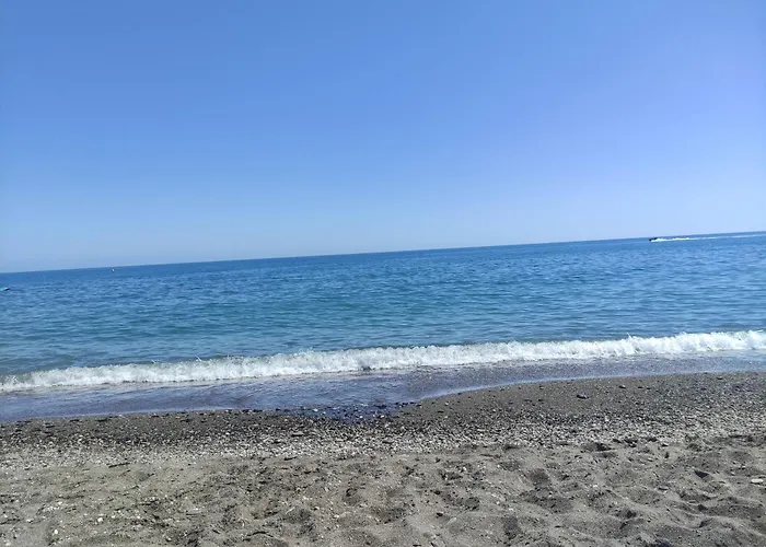 Apartamento Nuevo, Disfruta Del Silencio, Familias Con Ninos, Aire Acondicionado, 2 Banos, Wifi, Terraza, Playa, Toallas Y Sombrillas